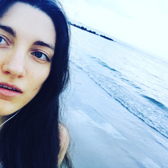 Meet your Posher, Leslie - Picture 1 of 1